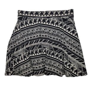Victoria's Secret Pink Skater Skirt Aztec Tribal Print Black White, Size Medium